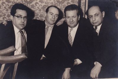 Friends
Hirsch Scherman (1925-1987), ?, Ber Ditman (1921-1991), Boris Levin (1915-1988)
Keywords: [unknown]