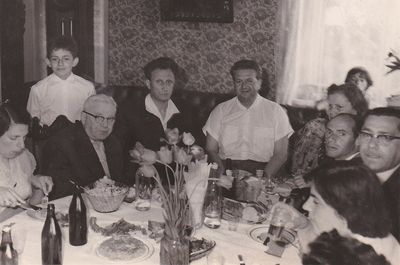 At Ditmann's
Left to right: Rebekka Epstein (Levin), ?, David Epstein, Meer Levin, Ber Ditman, Mascha Levin (Grinstan), ?, Hirsch Scherman, ?
