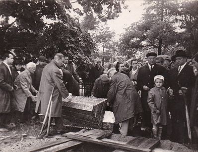 The funeral of David Jakobson (Ditman) 18.7.1969. Tallinn Rahumäe cemetery.
