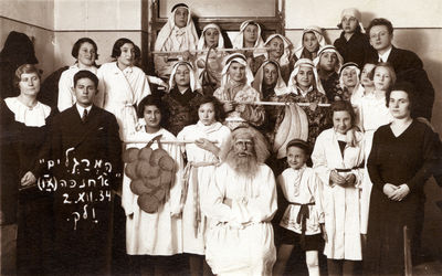 Chanukkah performance in the Valga Jewish elementary school, 1934. "Hameraglim" (Spies).
