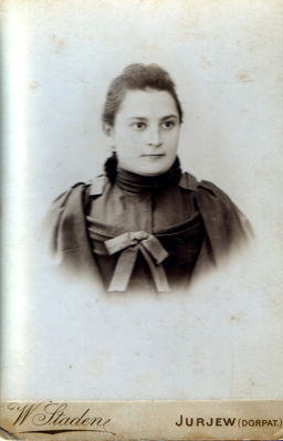 Dora Raichman (Schumjacer, nee Scher) (1878-1948). Tartu, 1896.
Keywords: [R]