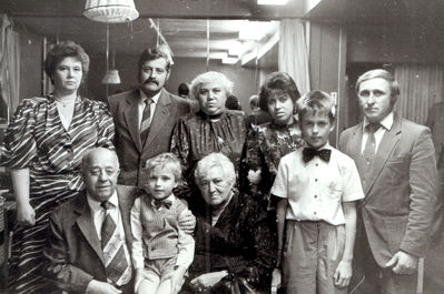 Kitt - Sack families, Tallinn 1986
Left to right: sitting - Benjamin Kitt, Lenart Kitt, Hilja Pavlovski (Valdam), Robert Kitt.
Standing: Rina Kitt (Pavlovski), Leo Kitt, Mascha Sack (Kitt), Ilona Avdejev (Sack), Anatoly Avdejev
