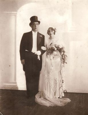 Emanuel Jakobson (1904-1941) and Elisabeth Jakobson (Blumenau) (1909-1978) wedding in 1932
