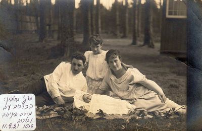 Grobin family
Left to right: Israel Grobin; Miriam Sper (Grobin); Haja Grobin (Lipmann); the baby - Boris Grobman.  All probably perished in Riga ghetto. The picture taken 11.9.1921 in Tartu.
