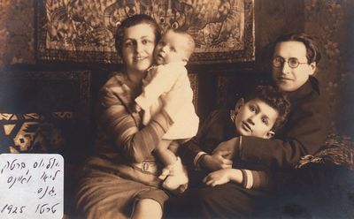 Julius Gens family. Tartu, 1928.
Left to right: Berta Gens (Maltinski) (1900-1951), Inna Gens (1928-2014), Leo (Lev) Gens (1922-2001), Julius Gens (1887-1957)
