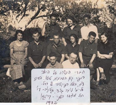 Hachshara group of Beitar. 1932, near Tartu.
Left to right. Top row: Krigmann, Rachel Mazliach (Epstein), Gilinov
Middle row: ?, Ami Smolenski, David Girschanovitsch, Ljuba Amitay (Gleser), ?, Riva Kaplan
Bottom row: ?, ?
