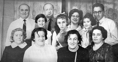 Rubanovitsch etc
Left to right.
Sitting: Frida Levi (Leibo), Lea Rubanovitsch, Sara Rubanovitsch, Sina Rubanovitsch (Ber)
Standing: Hermann Levi, Renata Ber, Rafail (Folci) Rubanovitsch,  Lena Rubanovitsch, ?, Iljana Ber (Rubanovitsch), Viktor Rubanovitsch
