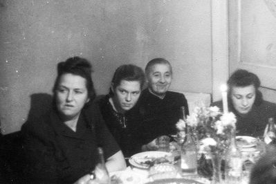 Bella Leibo
Mother of Frida, Meri, Israel and Jehuda Leibo - third from left
