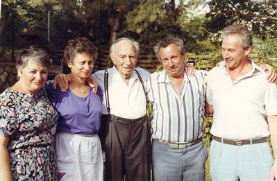 Hasak, Manoim, Tel-Aviv, 1987
Left to right: Atida Manoim (Furmanski), Ranja Manoim (Blum), Abram (Ami) Hasak, Gabi Manoim, Elchanan (Eli) Manoim
Keywords: [H]