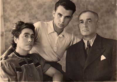 Heltzer family (~1946)
Ida Heltzer (Levin) (1892-1953), Michael Heltzer (1928-2010), Leo Heltzer (1891-?)
