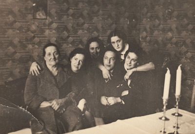 Katsin family
Left toright: Itta-Beila Katsin (Schapiro), Miriam Levi (Katsin)?, Betsy Peenemaa (Katsin), Nochum Katsev, Fruma (Dusja) Katsev (Katsin), Ester Paturski (Katsin)
