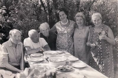 Roolaan, Patursky. Pedasaare 29.7.1972
Left to right: Harry Paturski, Nochem Katsev, Mart Roolaan, Ester Paturski (Katsin), ?, Broche Betsy Peenemaa (Katsin)
