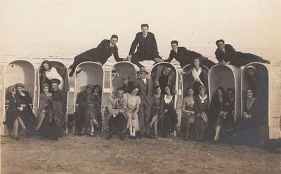 Tallinn - 1931. TJG 1931 graduation class. In Pirita?
