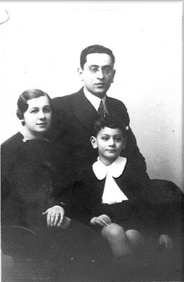 Goldberg family from Tartu.
Jossef Goldberg (1904-1997), Lea Goldberg (Scher) (1903-1979), Baruch-Aviv Goldberg (1929-1989)
