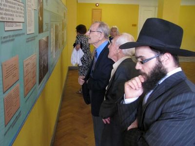 1a. Opening of the exhibition
The Chief Rabbi of Estonia Mr Shmuel Kott, Mr Leo Ginovker and Mr Isak Serman
