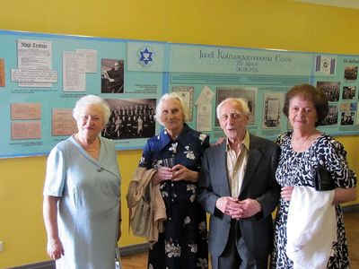 2. Opening of the exhibition
Left to right: Rachil Randvee, Mariascha Wasserman, Leo Ginovker, Ita Bassel
