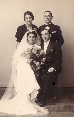 Beilinson - Gleser wedding. 12.10.1937 
Behind: Sara Herzenberg (Buras), Herzenberg?
Jette and David Beilinson
