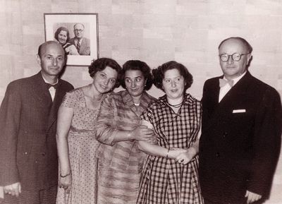 Abram Beron's birthday. 1958.
Left to right: Jakob Gleser, Karolina Gleser (Nieberl), Etti Beilinson (Gleser), Miki Beron (Jankelson), Abram Beron
Keywords: [G]