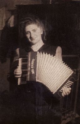 Vera Berkovitsch - Jaroslavl, March 1944
with the pre-war italian accordeon Bel Canto. With this accordeon she played to soldiers at front line and to small audiences in the far villages.
