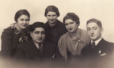 Berkovitsch siblings
Left to right: Lia Kaplan (Berkovitsch), Samuil Berkovitsch, Vera Berkovitsch, Ida Berkovitsch, Rudi Berkovitsch
