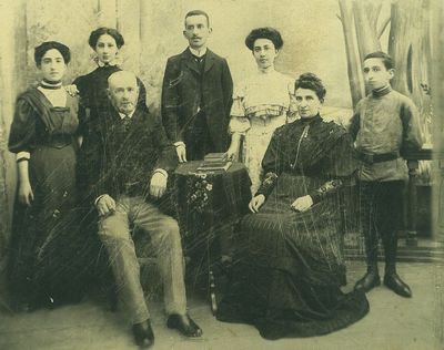 Lasareff family
Left to right: ?, Ester, Elieser, ?, ?, Elieser's wife, ? 
