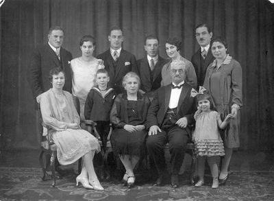 Straschevski family. 1927.
Strasheffsky family. 32 year anniversary 1927
Standing left to right: Simon Rung, Minna, Rafael (Raffu), Boris, Lea, Markus (Poisu), Anna (Poisu`s wife)
Sitting left to right: Mary Rung, Lasse, Ester, Nissan, Gittel (Greta)

Keywords: [R]