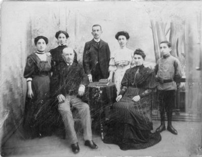 Lasarov (Lasarev) family. ~ 1882
Laserew family picture probably about 1882. From left to right. Martha, Ester, Eliezer, Husband of Rebecca, Rebecca, Gittel, Rebecca's son Jonas.
Missing from the family picture are: Ester's sister Klara, Rebecca`s children Martha and Lena.

