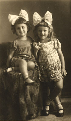 Sorkin girls [img]http://muuseum.jewish.ee/md.gif[/img]
Esfira (Fira) left (1932-1941) and Miriam (Mira) right (1933-1941)
