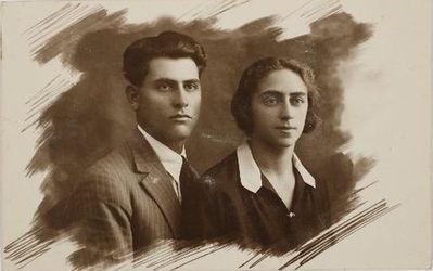 Aharon Mis and Pesse Mis (Kruskal). 1928, Palestine.
Keywords: [M]