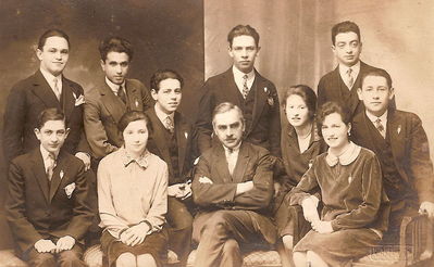 Tallinn - 1928 - 26/5/1928 - Tallinn Jewish Gymnasium graduation celebration
Left to right.
Top: Aron Taub, Isi Lopavok, Emanuel Lourie, Boris Klompus, Golda Sverdlov, Nosson Eidus, Zenya Refes
Bottom: Leo Epstein, Lena Levitan, Math. and chemia teacher Sergei Yakovlevich Golubev, Sonya Serman (Lopavok) 
