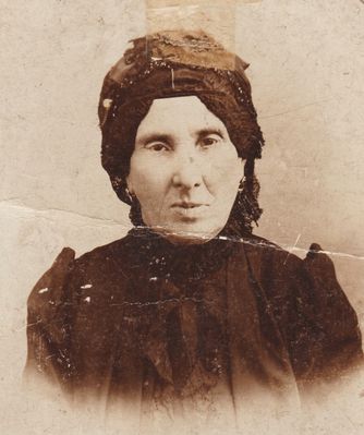 Rebbetzin Raine Gurevitsch (1838-1922)
Wife of Rabbi Raphael Gurevitsch
Keywords: [Religion]