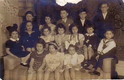 Tallinn - 1934. Jewish Kindergarten ~ 1934, Tallinn
Left to right.
Bottom: ?, Aviva Mirvits, Ruth Migdal
Middle: ?, Inna Gens, Hanni Usvanski, Aviva Minkov, ?, ?, Jossi Pakkin
Top: ?
