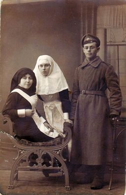 Sara, Jochvid and Isak. Schats? 19.3.1917
