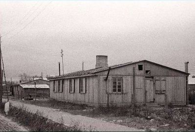 Saksa okupatsiooniaegne koonduslaager Näituseväljakul. Concentration camp in Tartu exhibitions square.
Ahti Rada. 17.11.1944. Estonian Film Archive (0-179434)
