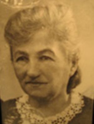 Laur (Savelwolf) Therese (1889-1948)
