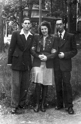 Eidelkind Misha (1926-1990), Rubinstein (Josset) Vera, Rubinstein Boris (1926-2008) - Tartu, 16.6.1946
at time of examinations into Tartu University
