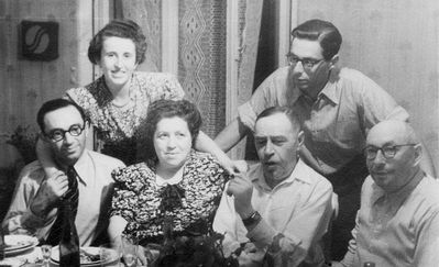 At Rubinstein's wedding in 1950
Left to right
Sitting: Dr Haimovitsch, Rebeka (Riput) Brin (Goldberg), Dr Markus Brin, Dr Ovsei Josset
Standing: Dr Vera Rubinstein (Josset), Dr Boris Rubinstein
Keywords: [J] [H] [medics]