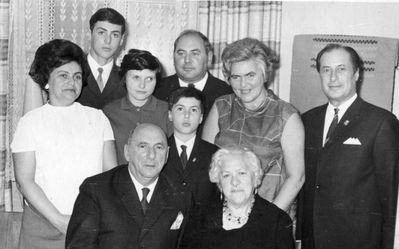 Eidelkind, Aronovitsch
Left to right.
Standing: Asja Eidelkind (?), Jossi Eidelkind, Inna (Eidelkind), Mischa Eidelkind, Adir Aronovitsch, Hana Aronovitsch (Eidelkind), Jakob Aronovitsch
Sitting: Aron Eidelkind, Zhenja (Scheine) Eidelkind (Liebesman)
Keywords: [A]