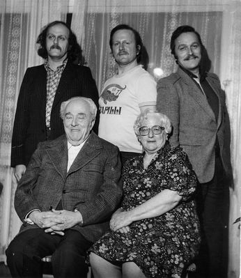 Wassermann family, Tallinn. 11.1.1986
Left to right:
Sitting: Peretz Wasserman, Sima Wasserman (Sack)
Standing: Benjamin, Avi and Tolja Wasserman
