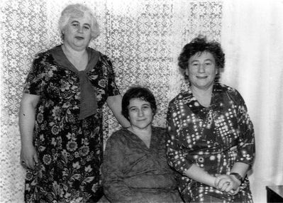 Vigderhaus sisters
Sonya Ulyanova (Vigderhaus), Dveira Rusinova (Vigderhaus), Shulamit Vigderhaus
