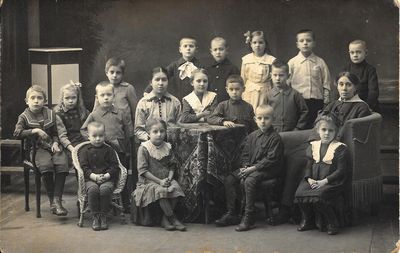 Possibly Viljandi school class in 1916-1918. 3d from right in the middle row - Moshe Serebro. 
Keywords: [unknown]