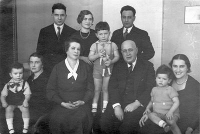 Amitan family - 1934 Tartu
Left to right
Standing: Ilja Amitan, Lena Dobruschkes (Amitan), Jacov Dobruschkes
Sitting: Tanja Amitan (von Ruckteschell) with Mara, Fanny Amitan, boy - Sascha Dobruschkes, Leib-Arie Amitan, Tasja Bakscht (Amitan) with Gabi Bakscht. 
