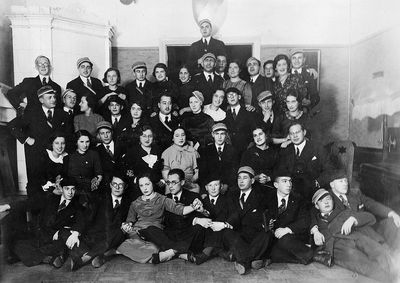 ?
Left to right.
Top row: Willi Usvanski, ?, ?, ?, Berta Danzig (Itskovitsch), ?, ?, David Bakscht, ?, ?, ?, Mira Kofkin, Ruven Kamenovski
II from top: Zvi Kamenovski,
II from bottom ?, ?, ?, ?, ?, ?, Boris Kropman
Bottom: ?, ?, Dina Saltsman (Goldberg), ?, Teffi Fainmann, ?, ?, ?, ? 
