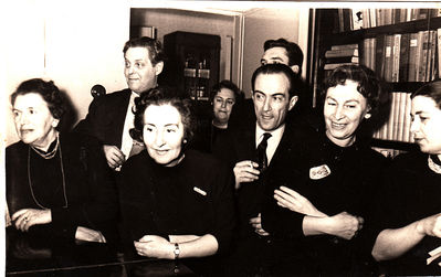 Listening to Bruno Lukk.
Left to right: Polja Klas (Schreiber), Samuel Rybak, Reli Klas (Citron), Rut Rybak (Goldmann), Leopold Klas, behind him probably Valdur Roots, Anna Klas (Gurevitsch), Frieda Bernstein (Pribluda)
