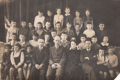 Tallinn - 1931. Jewish school. ~1931.
Names on the picture: L. Braschinski, B. Schocher, L. Zipikov, T. Zipikov, B. Ditmann, P. Freidin, R. Vald, I. Vald, L. Kagan (Cohen), H. Rybka, I. Vseviov?, H. Soloveitschik, L. Vbanovski?, I. Frank, D. Berkovitsch,  S. Danziger, L. Scherman, M. Asnovitsch, S. Goldmann, S. Zipikov, H. Pliner, A. Nachumov, A. Pines, S. Rapoport, R.? Blechman, B. Gassman, B. Zipikov, D. Rafman?, H. Scherman, Rosinko  
