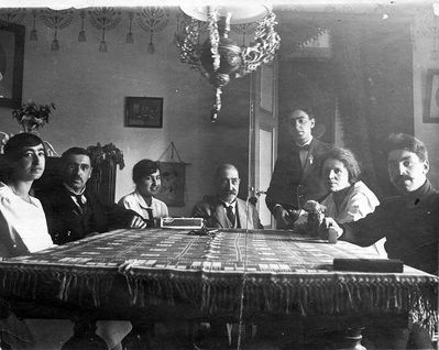 Dobruschkes family
Left to right: Rosa, Esra, Ljuba, Bendet, Herman, Paulina, Jakob Dobruschkes
