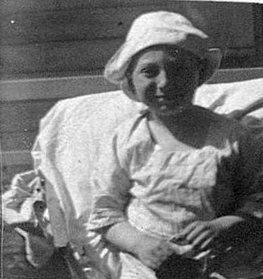 Elin Fedor (Fischel) 1915-?
Ill. Went with mother to Germany in 1920
