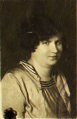 Miriam Yesodi [Asnovitsch] (nee Leuscht) (1897-1977)
