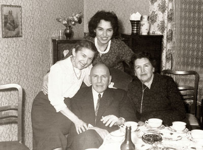 Kljas and Schreiber. Riga, 1961
Left to right: Jenny Schreiber, Voldemar Schreiber, Pola Kljas (Schreiber). Standing: Ester Hanson (Kljas)
Keywords: [S]