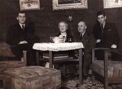 Giniziski  ~1937
Left to right: Michael Giniziski, Zenja Giniziski (Usvanski), Leo Giniziski, Simon (Senja) Giniziski
